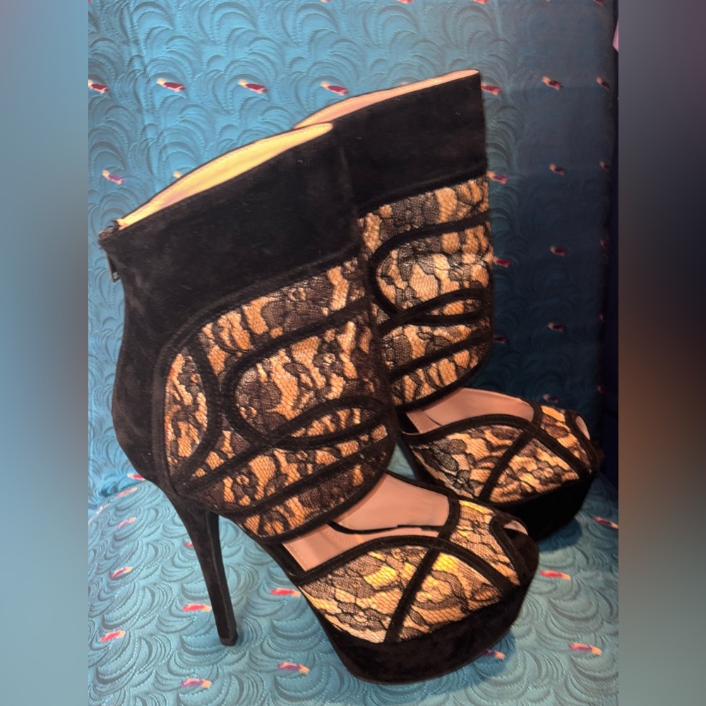 MADISON BY SHOEDAZZLE “Elina” Faux Suede Peep-Toe Black Lace Heels NIB - Picture 5 of 11